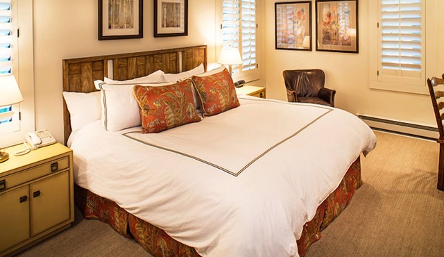 Lodge II Three-Bed Apartment Plus w/Mountain Views & Steps from Village Shops