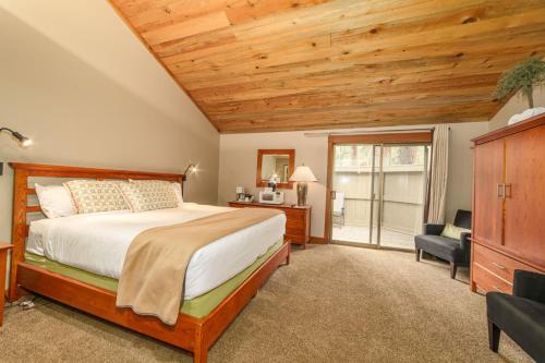 Lodge Room 024