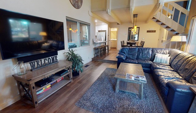 Lodge-Style Escape with Access to The Cove