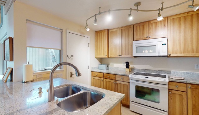Lodge-Style Getaway with Access to The Cove