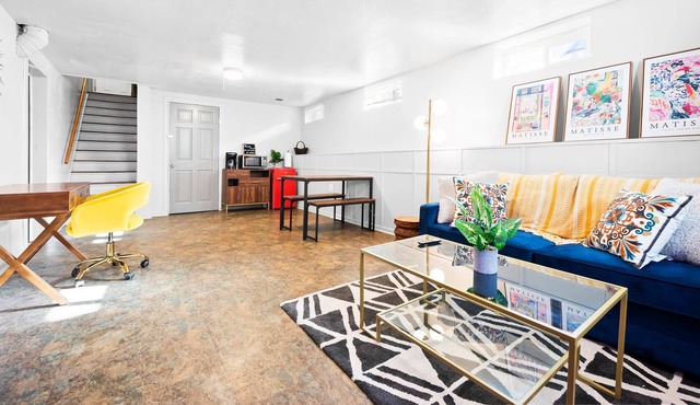 Loftium | Spacious 1 Bedroom Suite in Westminster!