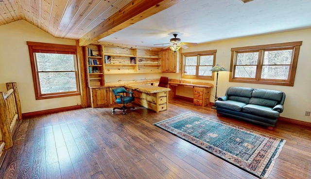 Log Cabin close to National Parks