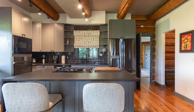 Log Cabin Home in Victor! Magical Mountain Views.