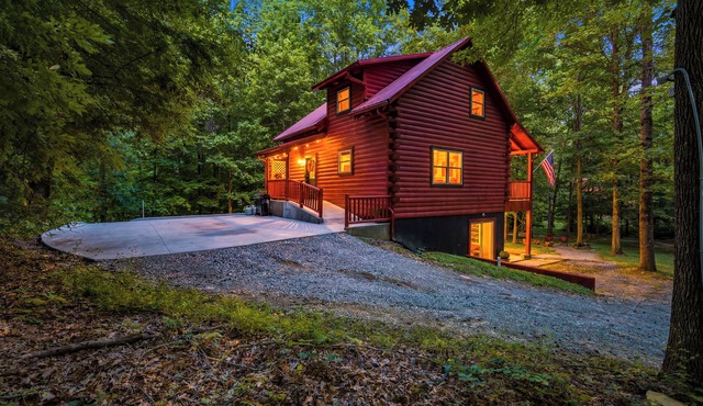 Log Cabin, UTK/Neyland, Smokies, 16acres, FP, HotTub, GameRoom, Fishing, Pets