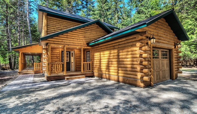 LOG HOME near Crystal for skiing and Mt Rainier Nat'l Park - Note; FOR SALE