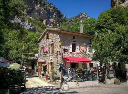 Logis Hotel Le Moulin De La Pipe in Plan-de-Baix