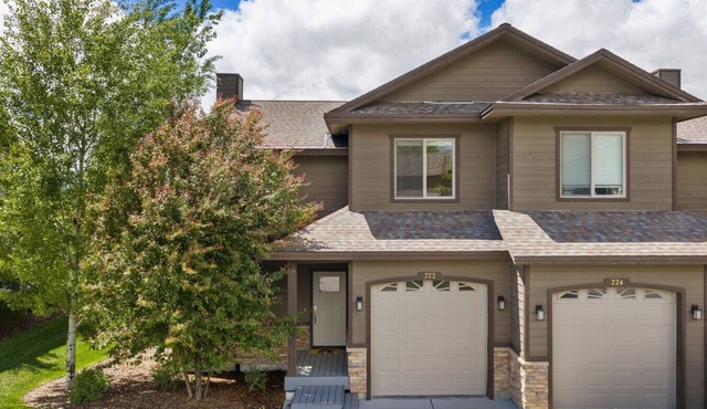 Longhorn Townhome in Downtown Victor