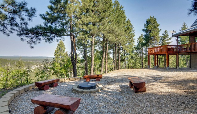 'Longview Lodge' w/Furnished Deck & Fire Pit!