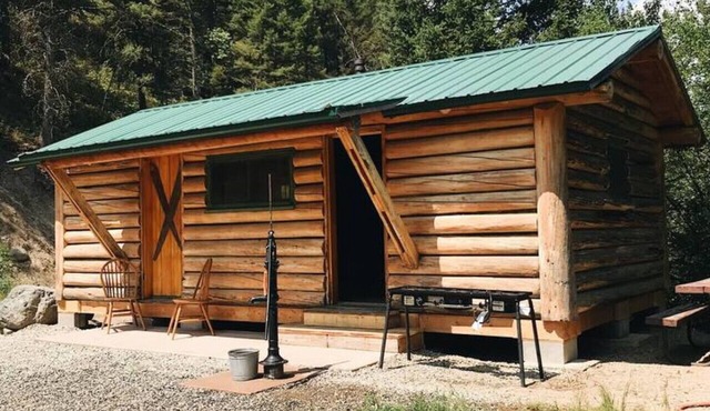 Looke’s Mill Rustic off grid cabin