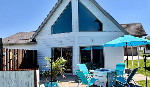 Lounge at the Lake with 6 daily waterpark passes! Bridges Bay resort.