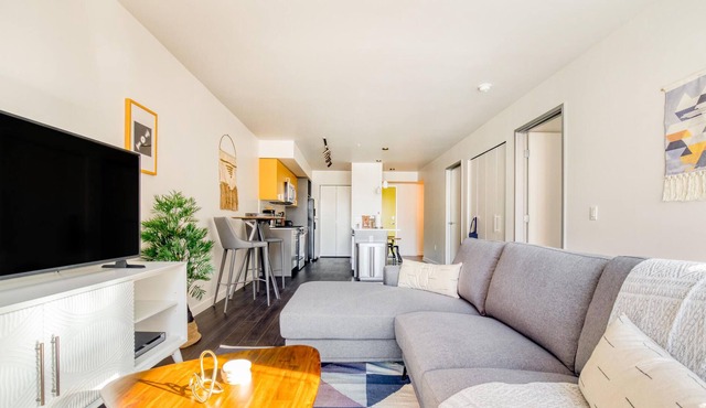 Lovely 1BR in Bellevue, Gym + Pet-Friendly