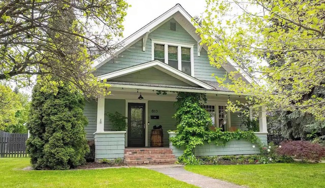 Lovely 4-bed/2-bath house with plenty of space for large groups