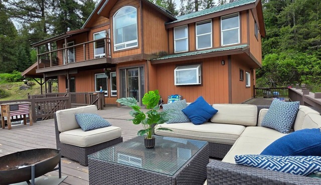 Lovely 4-bedroom house near Lake Coeur d'Alene!