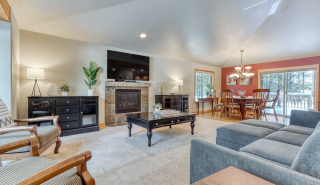 Lovely home near town with private hot tub, scenic deck, W&D, & chic decor