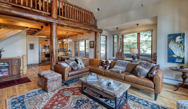 Lovely Ski-in/Ski-out home in Moonlight Basin with Hot Tub!