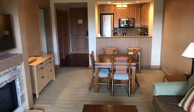 Lovely Suncadia Lodge - Private Bedroom (King), Sleeper Sofa Queen