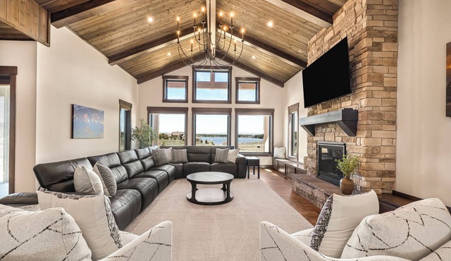 Luxe 8BR Lodge near Yellowstone: Golf Sim, Indoor Slide, Sauna, Hot Tub