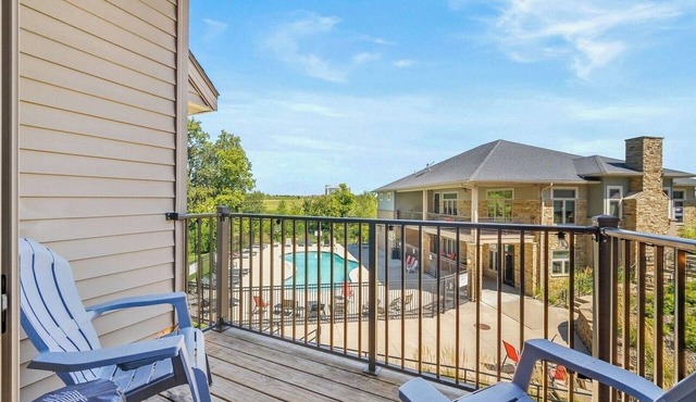 Luxe, First Floor Suite with Garage & Balcony