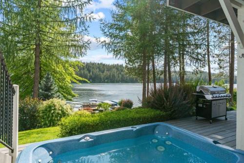Luxe Lake Home Hot Tub Private Dock Beach