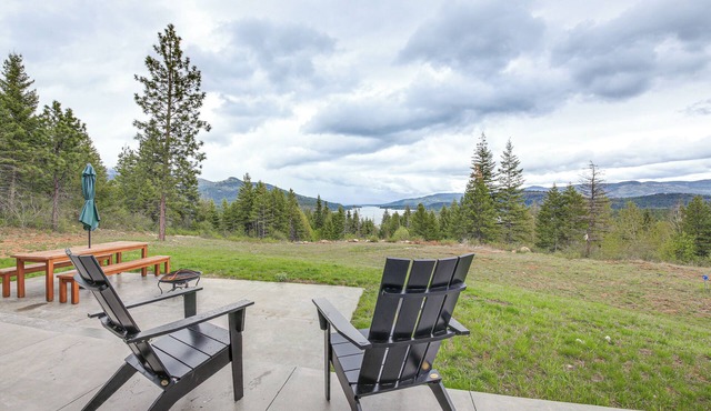 Luxe Mtn-View Escape 5 Mi to Dtwn Priest River!