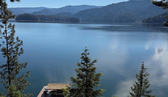 LUXE studio/with Hayden Lake private dock & hot tub "Blue Hayden"