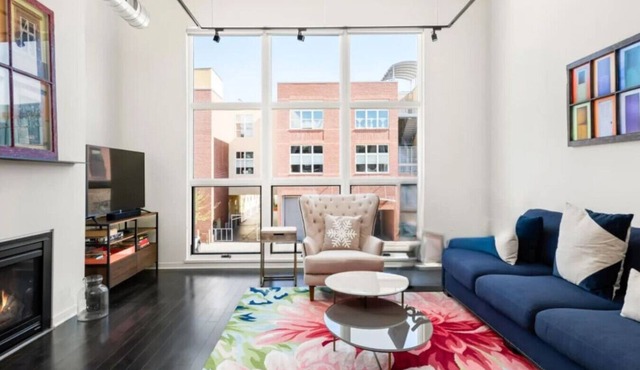 Luxurious Willits Loft Getaway