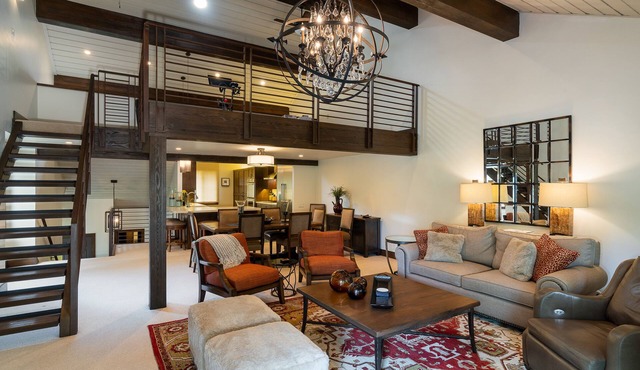 Luxury 3 bedroom + loft located on Dollar mountain in Elkhorn w/pool & hot tub
