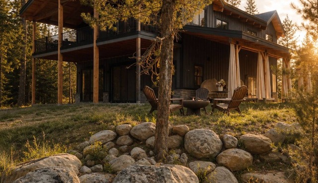 Luxury 4-Bedroom Retreat with Sauna and Hot Tub in Marvelous McCall!