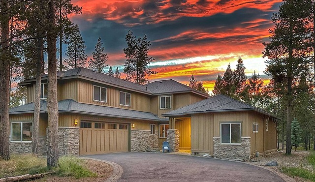 Luxury 5 Master On-Suites, Fully Stocked Chef’s Kitchen, Blackstone, Hot Tub