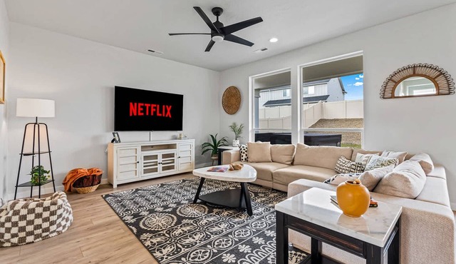 Luxury 5BR Retreat Hot Tub Game Room EV