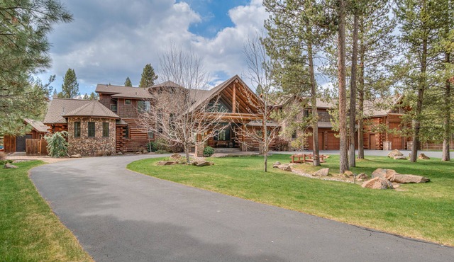 Luxury 6,456 Sq. Ft Deschutes River Retreat, Private Dock, Perfect for Events