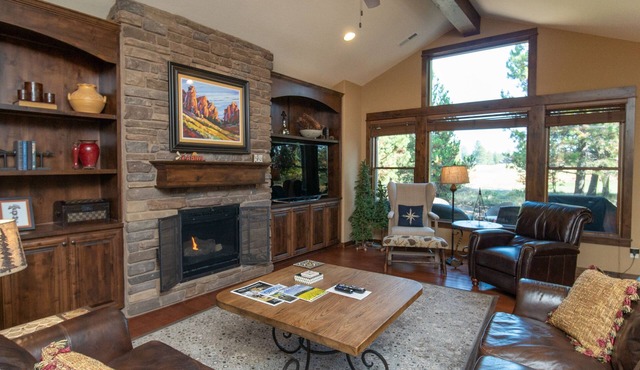 Luxury Caldera Retreat with Access to Forest House