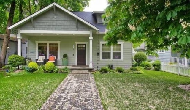 Luxury CDA home walk to lake with hot tub