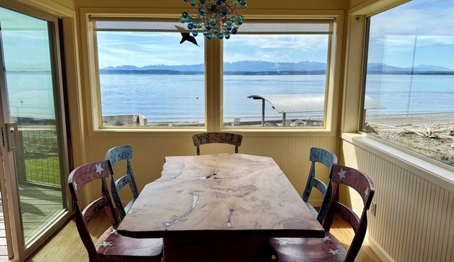 Luxury Cottage on Sandy Beachfront, westside with gorgeous sunsets