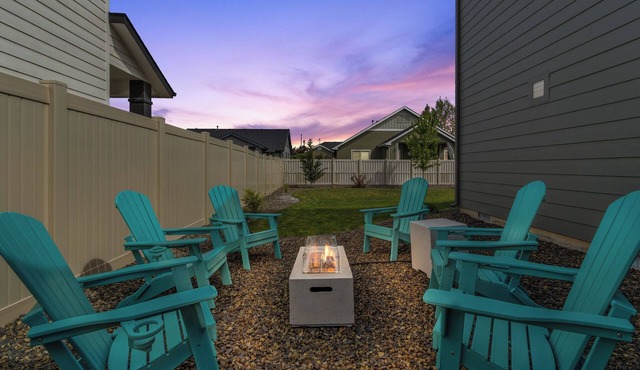 Luxury Escape 4 bed house sleeps 16 with AC in fabulous Meridian Games Galore
