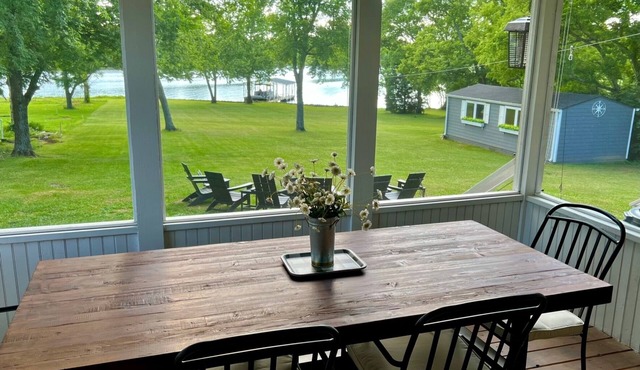 Luxury Lakefront 30 min to Nashville Kayaks-Firepit-BBQ-PingPong-Foosball