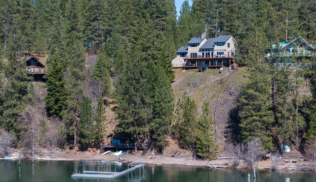 Luxury Lakefront Home w/Dock & Beach – Sleeps 12