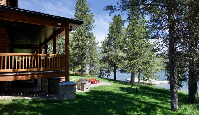 Luxury Lakefront Lodge at Henry's Lake near Yellowstone NP West Entrance