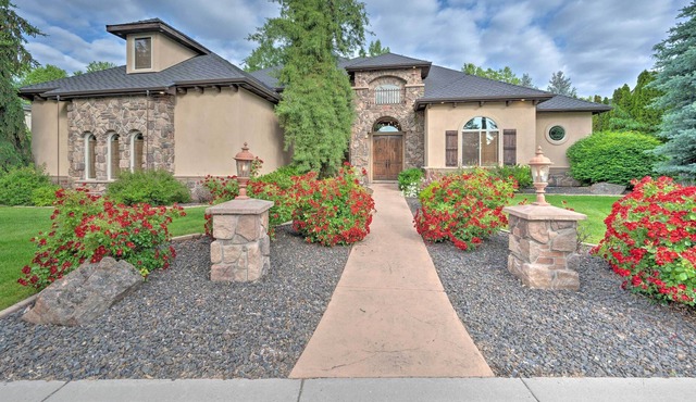 Luxury Lakeside Home w/ Game Room: Near Dtwn!
