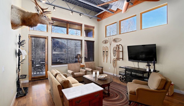 Luxury Mountain Loft in the heart of Eagle Ranch