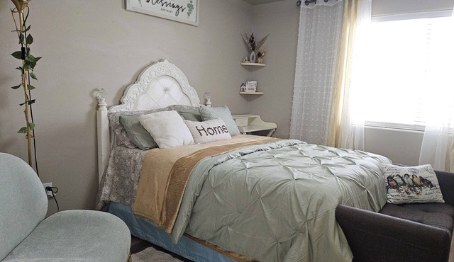 Luxury rental, Spare room