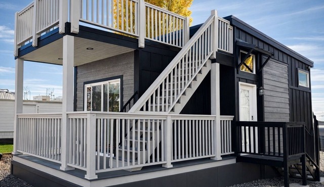 Luxury Tiny Homes - Deluxe King Room