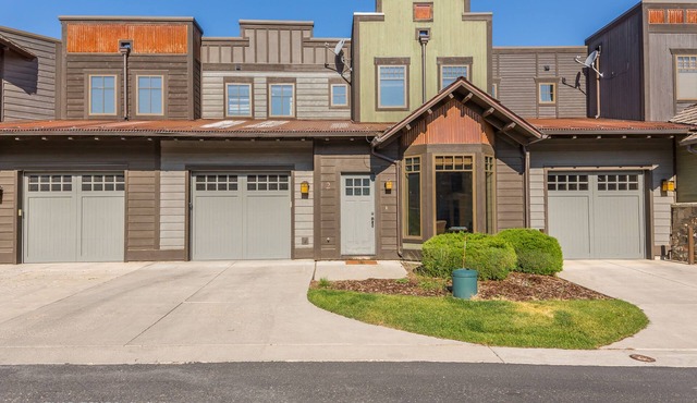 Luxury Town Center Haven! Private Patio with Hot Tub! 15 Min Drive to Resort!