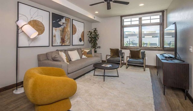Luxury Two Bedroom Condo - Heart of Town Center