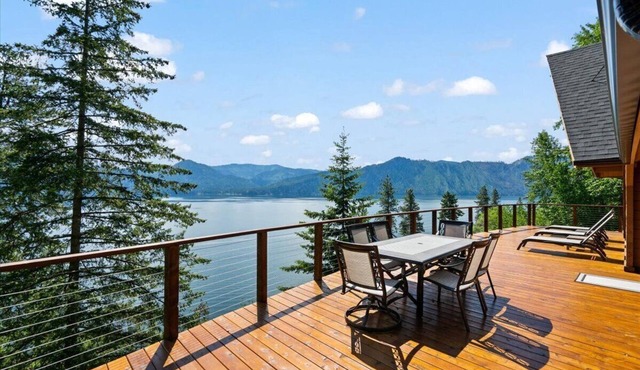Luxury Waterfront Cabin on Lake Pend Oreille with Game Room - Fully Remodeled!
