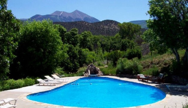 M-4 Cabin - Accommodates up to 6 and is pet friendly.