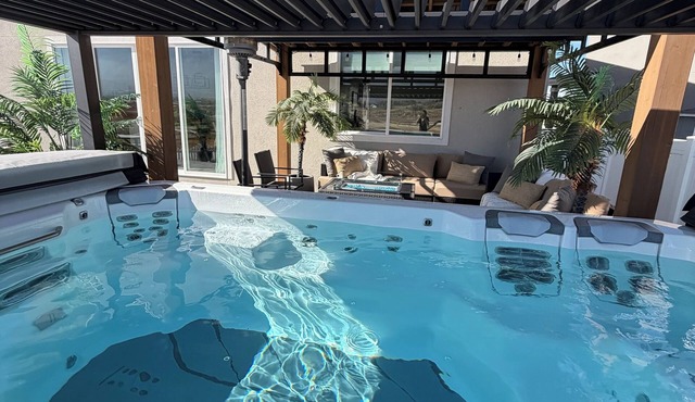 Magical Mountain-View Retreat SwimSpa-Hot Tub , Fire pit & Cozy Living Spaces