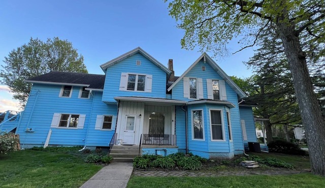 Magnificent Riverfront Victorian House steps from downtown Ottawa !
