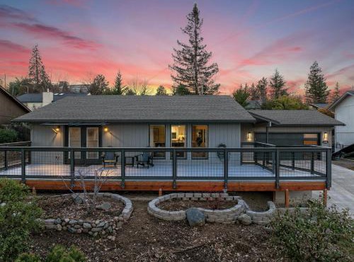 Manor Hill Haven Hot Tub & Accessible Features