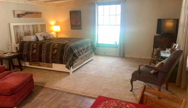 Marsh Meadows - Guest house on a Creek